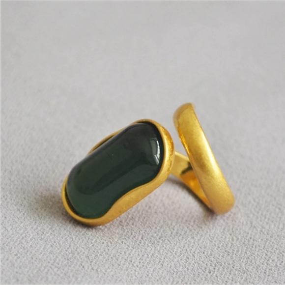 Gorgeous 18K Gold Inspired Emerald Green Adjustable Cocktail Ring 💍 - Picture 4 of 6